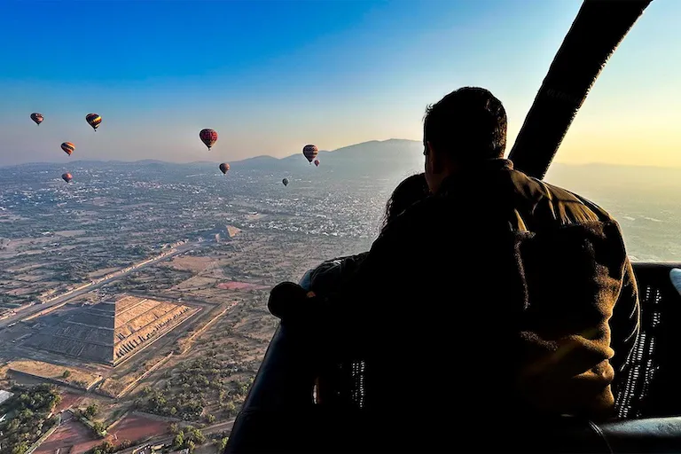 Teotihuacán from a hot air balloon